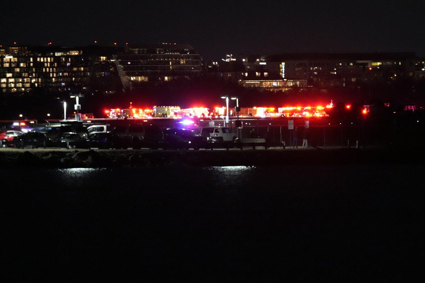 The Latest: Collision between passenger jet and Army helicopter near DC leaves no survivors | iNFOnews.ca