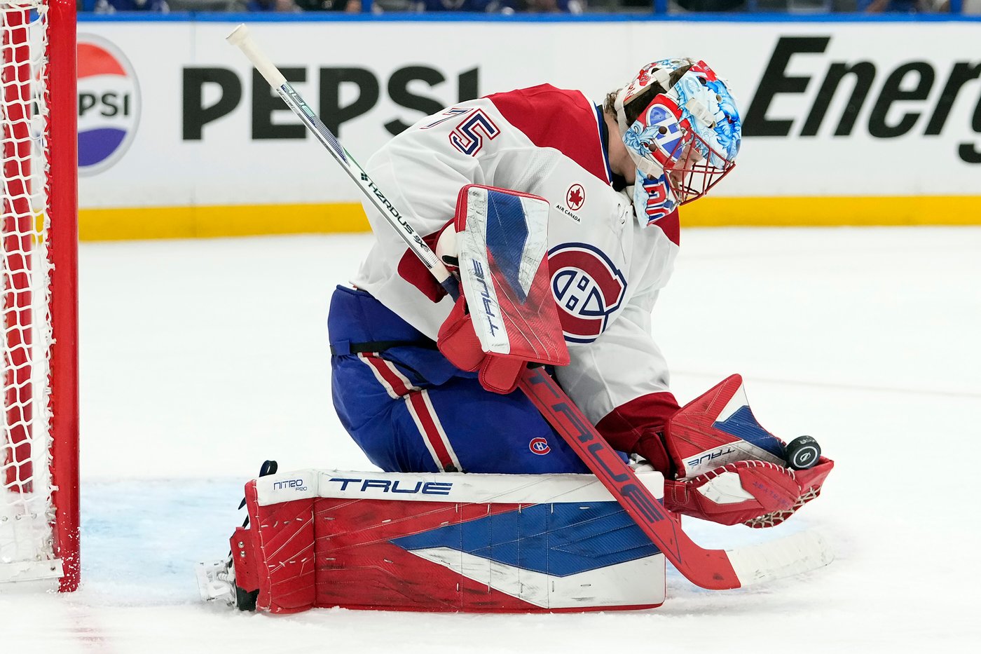 Juraj Slafkovsky's hat trick lifts Canadiens to 4-3 overtime win over the Lightning in Game 1 | iNFOnews.ca Juraj Slafkovsky's hat trick lifts Canadiens to 4-3 overtime win over the Lightning in Game 1 | iNFOnews.ca