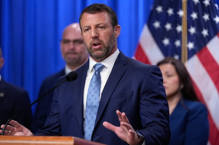 Trump administration identifies 'super-sponsors' of migrant children in a possible prosecution tack | iNFOnews.ca
