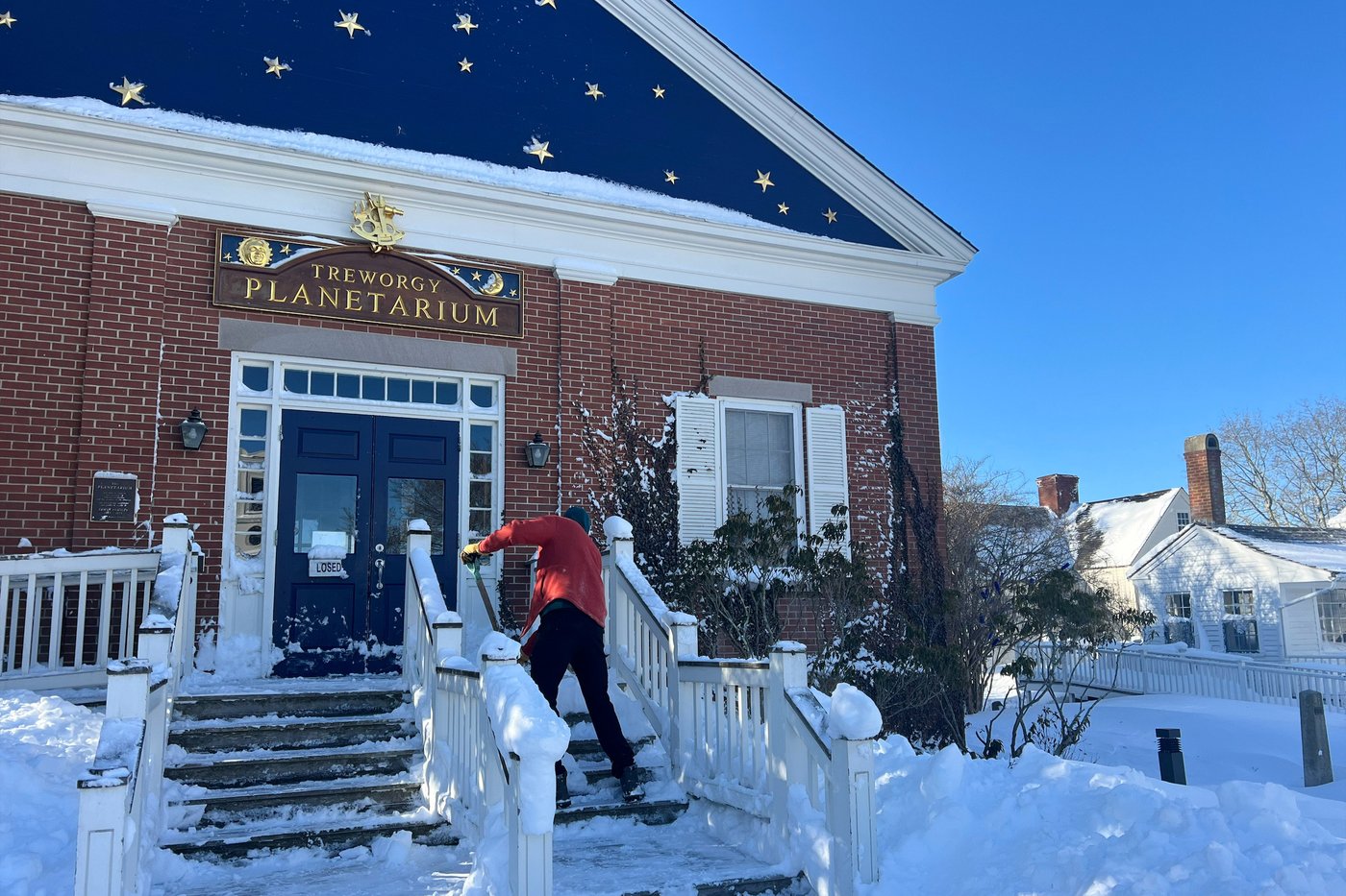 With rubber shovels and grit, Mystic Seaport workers dig out historic whaling ship after snowstorm | iNFOnews.ca