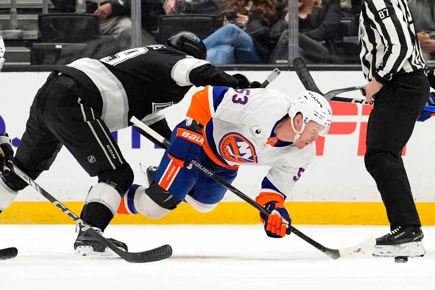 Bo Horvat scores an incredible goal for Islanders off a faceoff taken with a second left in period | iNFOnews.ca Bo Horvat scores an incredible goal for Islanders off a faceoff taken with a second left in period | iNFOnews.ca