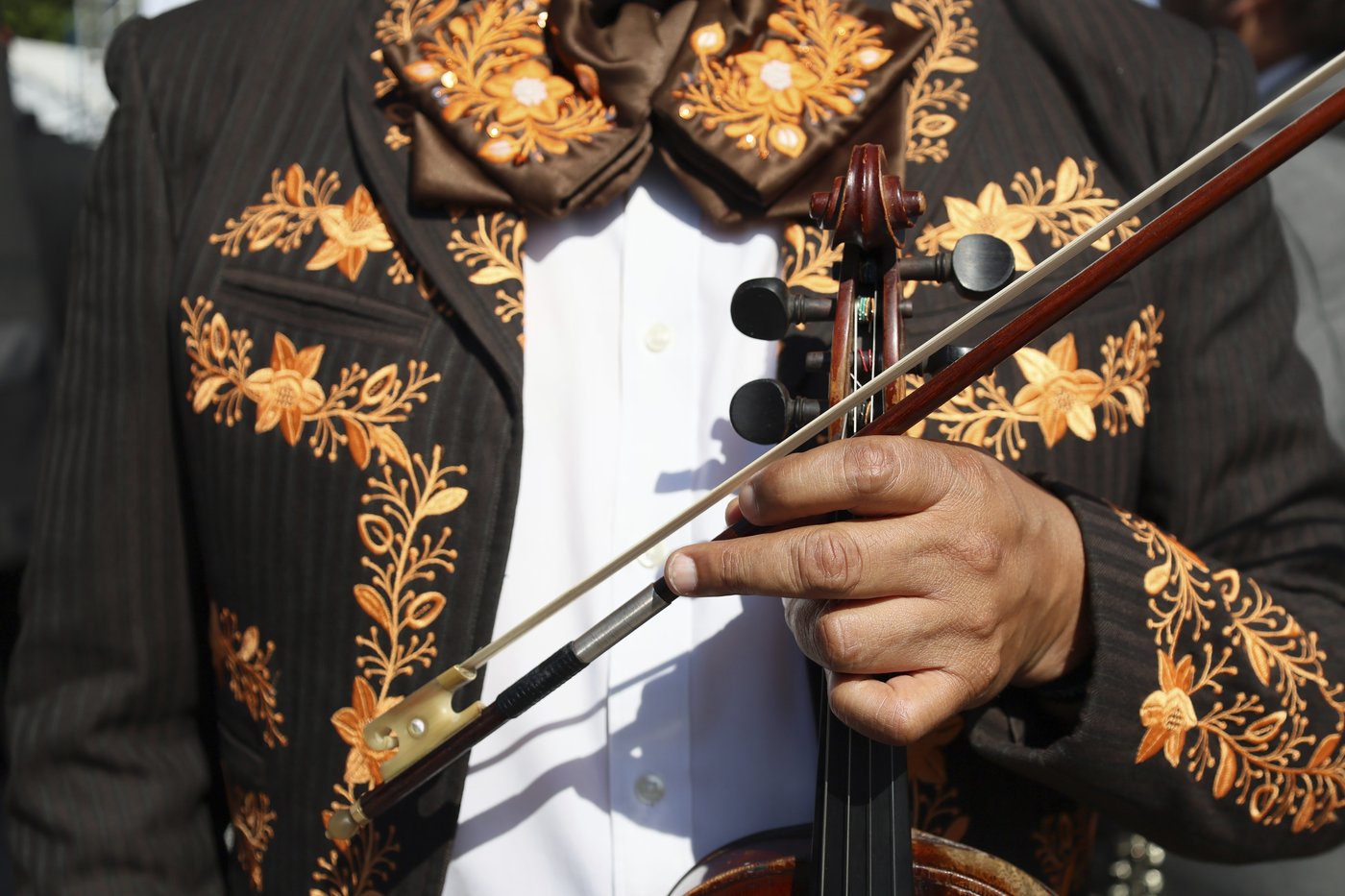 More than 1,000 mariachis belt out classics like 'Cielito Lindo' in a Mexico City plaza | iNFOnews.ca More than 1,000 mariachis belt out classics like 'Cielito Lindo' in a Mexico City plaza | iNFOnews.ca