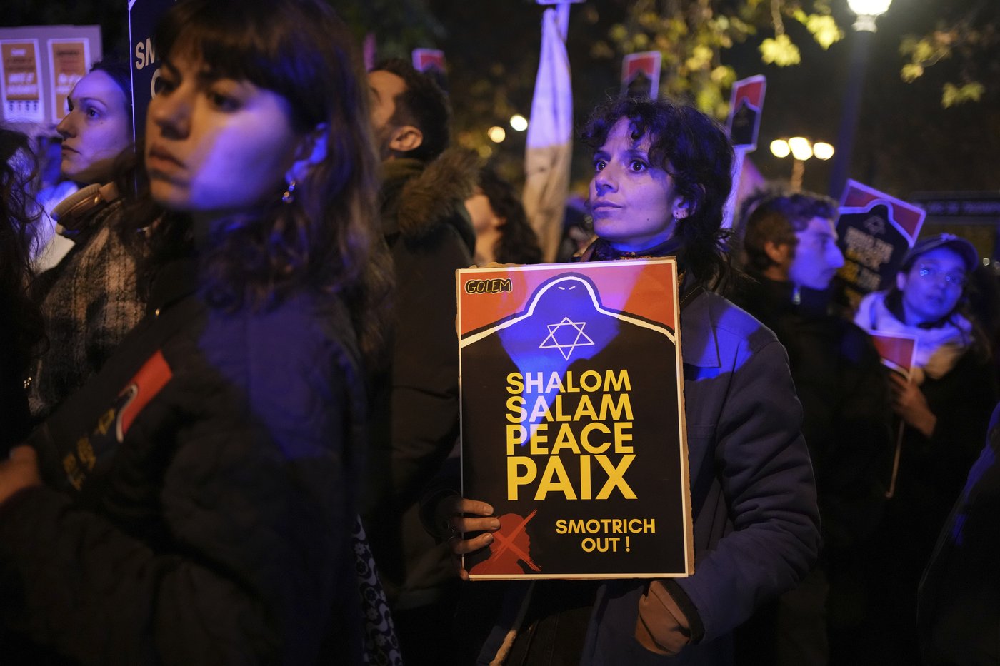 Protests erupt in Paris over pro-Israel gala organized by far-right figures | iNFOnews.ca