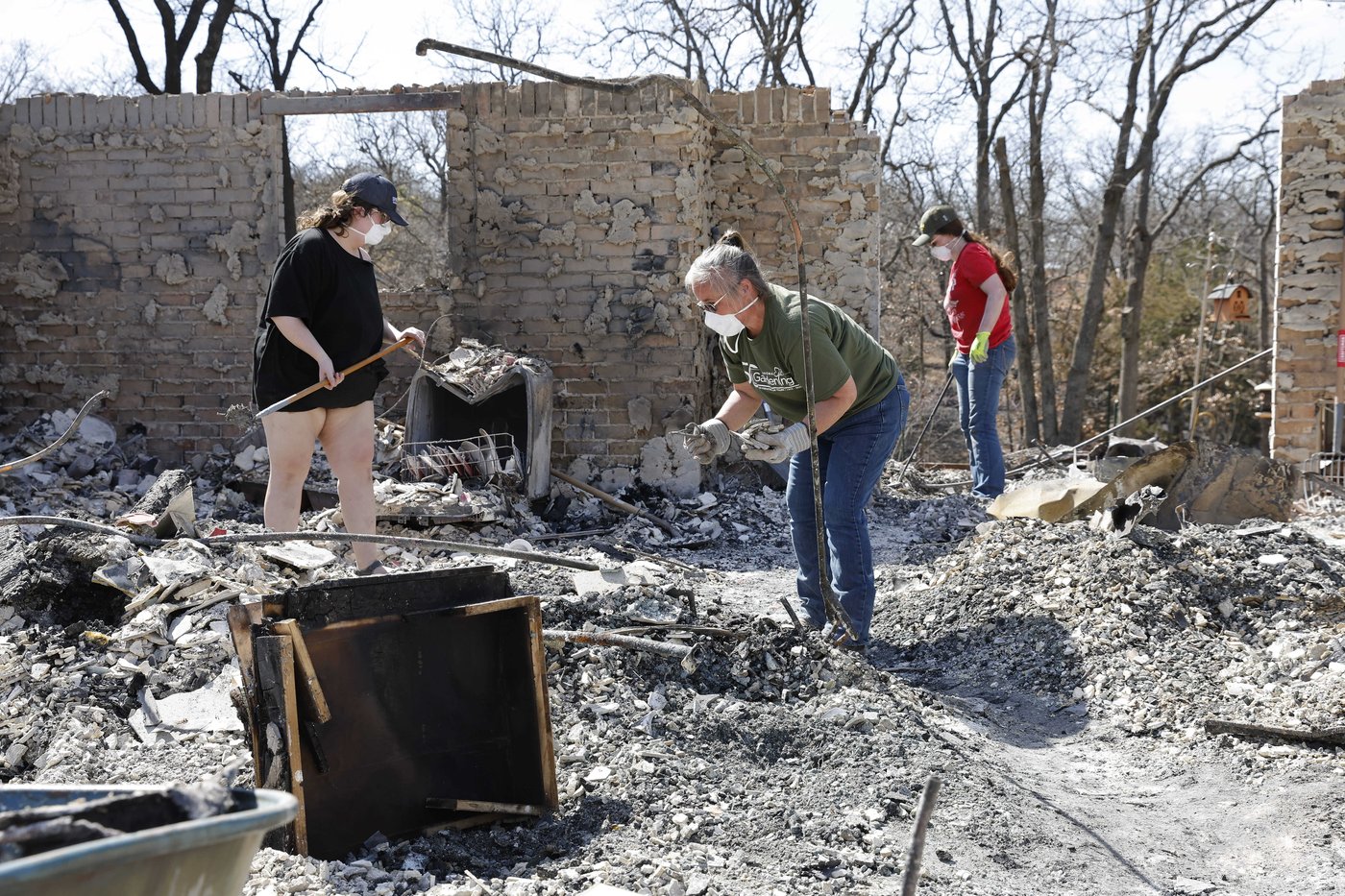 As Oklahoma reels from deadly wildfires, authorities warn of fresh fire threat | iNFOnews.ca