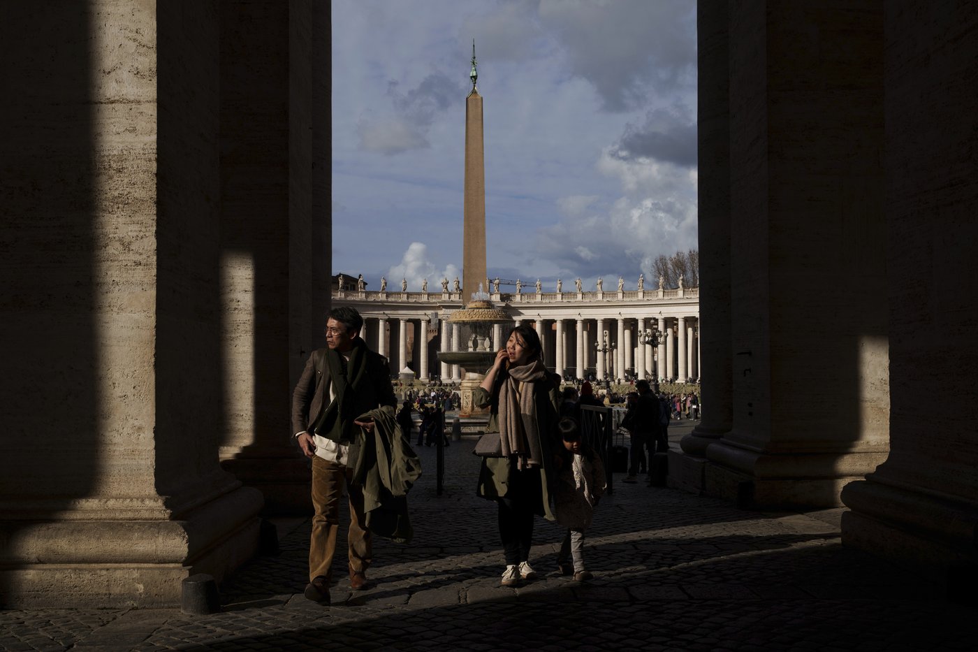 Pope had coughing fit, inhaled vomit and now requires assisted ventilation, Vatican says | iNFOnews.ca