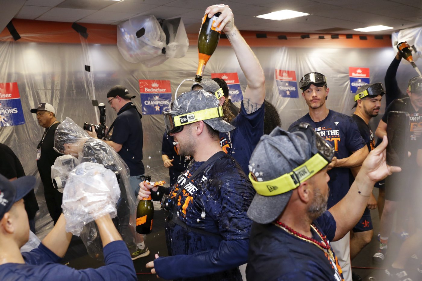 Astros overcome terrible start to clinch 4th straight AL West title | iNFOnews.ca Astros overcome terrible start to clinch 4th straight AL West title | iNFOnews.ca
