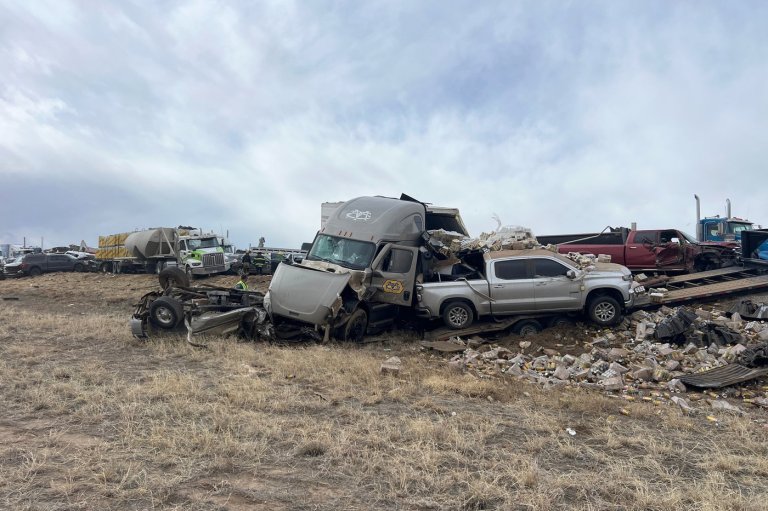 4 dead in pileup of over 30 vehicles in 'brown out' conditions on Colorado interstate | iNFOnews.ca