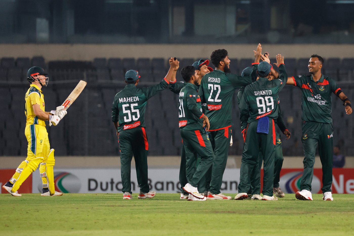 Australia edges Bangladesh with 1-wicket win in 3rd one-day international to avoid sweep | iNFOnews.ca Australia edges Bangladesh with 1-wicket win in 3rd one-day international to avoid sweep | iNFOnews.ca