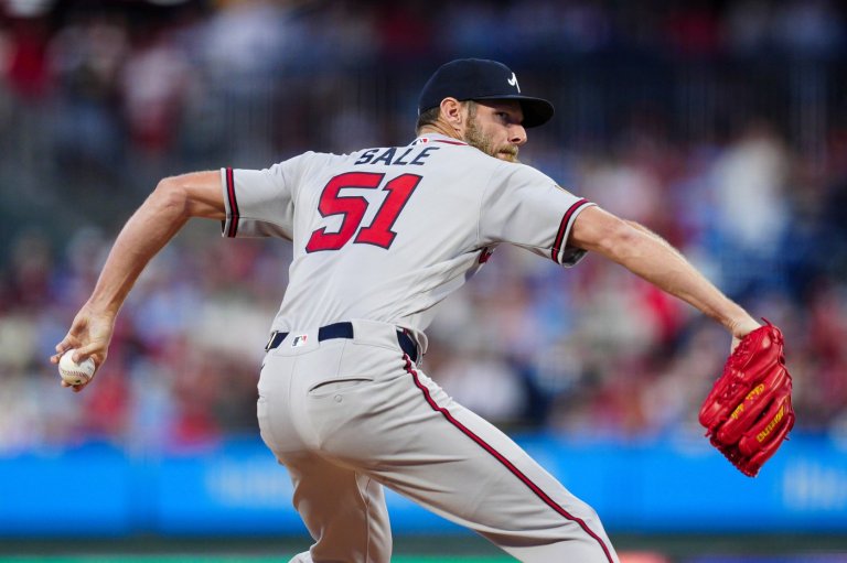 Sale pitches seven strong innings, Braves take advantage of error in win over slumping Phillies | iNFOnews.ca