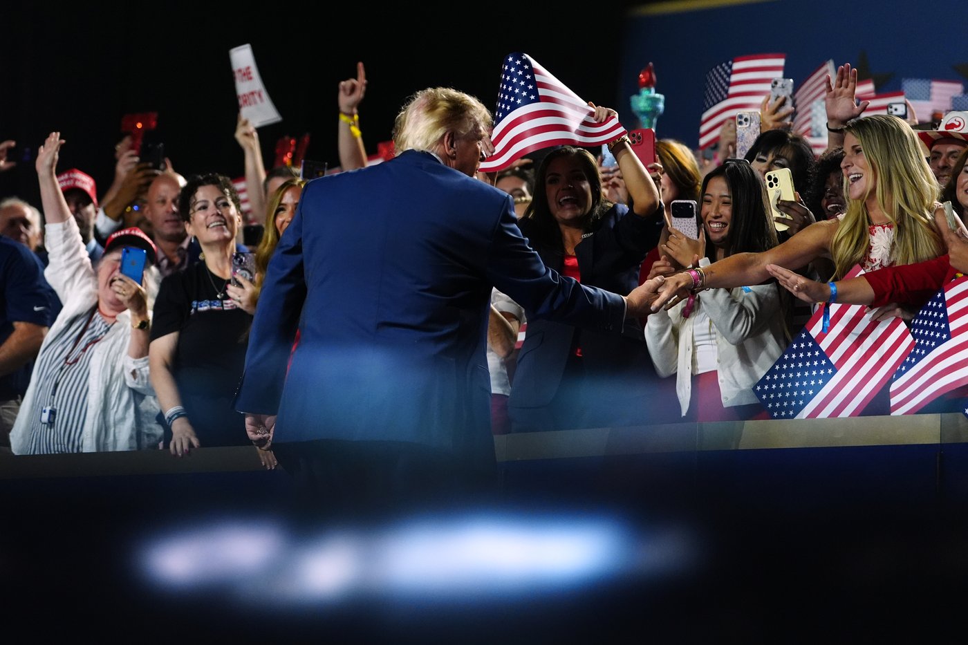 Trump takes center stage at Republicans’ first midterm convention, in photos | iNFOnews.ca