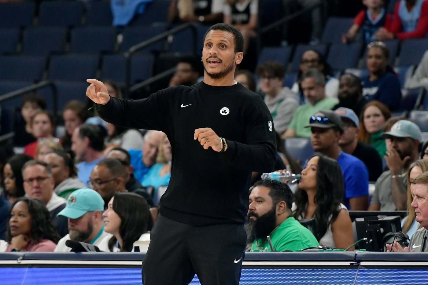 Celtics coach Joe Mazzulla and his staff played reporters in a pickup game. It went as expected | iNFOnews.ca