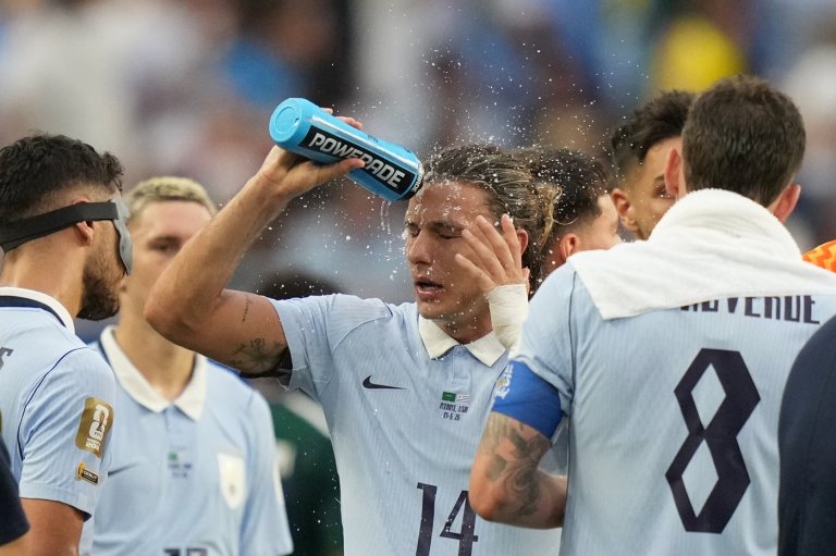 FIFA hydration breaks spark backlash, blamed for killing momentum at the World Cup | iNFOnews.ca