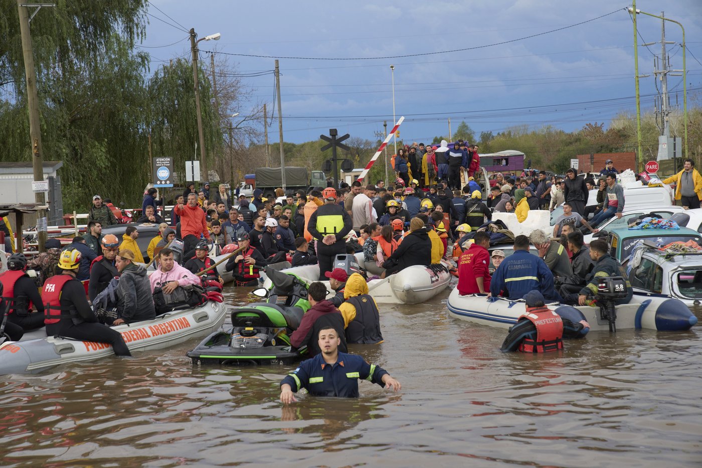 Heavy rainfall floods Argentine highways, forces evacuations | iNFOnews.ca Heavy rainfall floods Argentine highways, forces evacuations | iNFOnews.ca