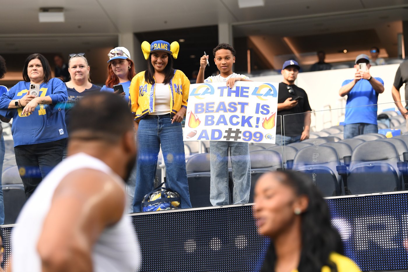 Aaron Donald charges out of retirement, overcoming excitement in Rams' blowout win over Giants | iNFOnews.ca Aaron Donald charges out of retirement, overcoming excitement in Rams' blowout win over Giants | iNFOnews.ca