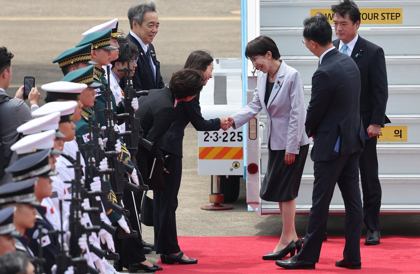 Lee and Takaichi hold 4th meeting in 6 months to push South Korea-Japan cooperation | iNFOnews.ca