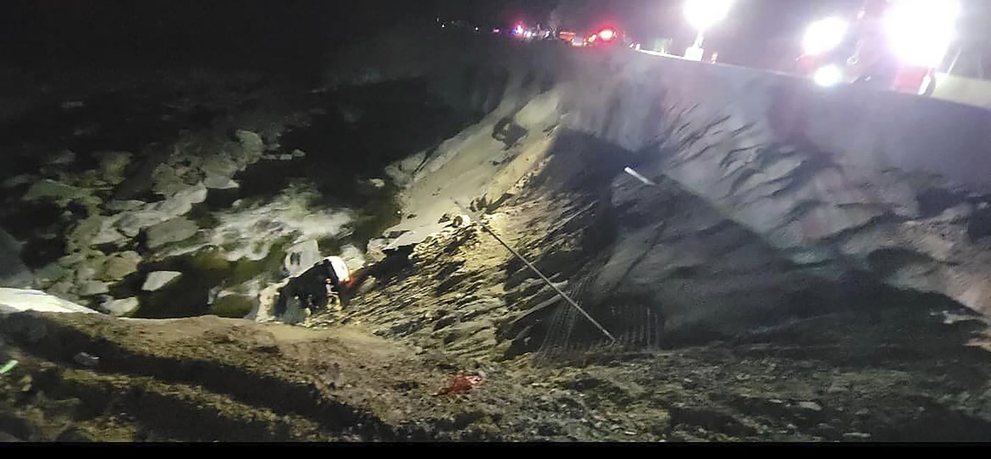 Driver dies after crashing off hurricane-damaged highway in North Carolina | iNFOnews.ca