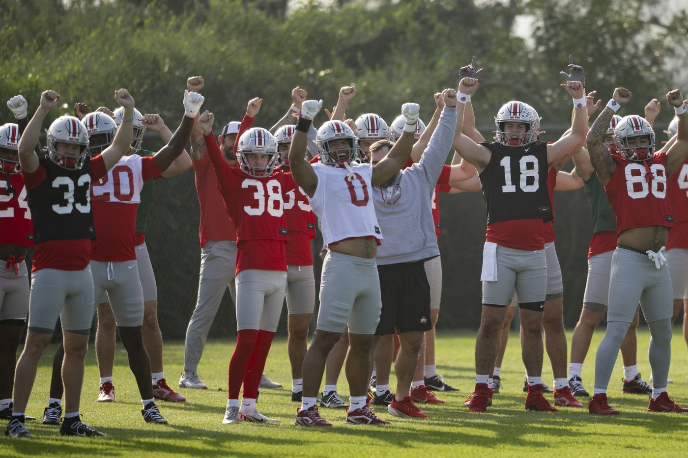 Fans now can put up money to entice specific athletes to join or stay with favorite college teams | iNFOnews.ca