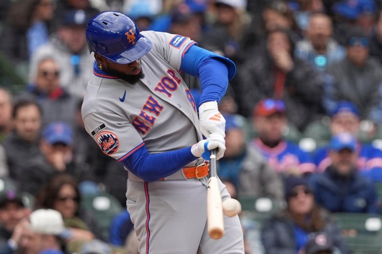 New York Mets center fielder Luis Robert Jr. sent for MRI on ailing back | iNFOnews.ca