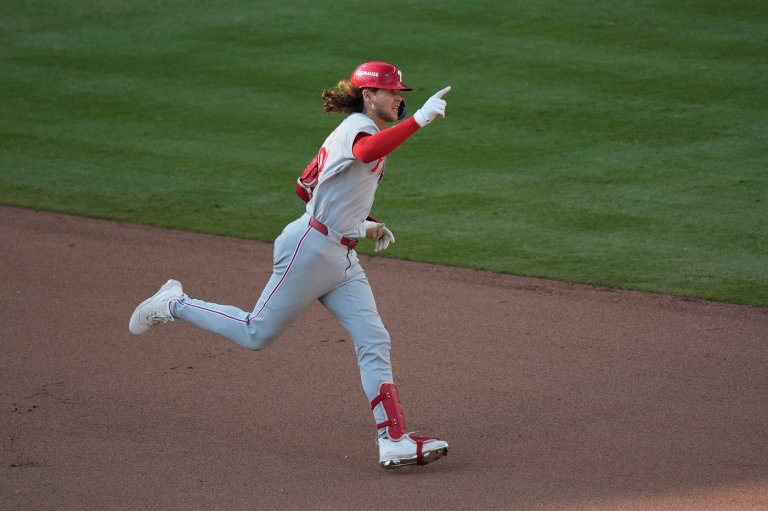 Bohm's homer in 10th lifts Phillies over Braves 4-3 to force decisive Game 3 | iNFOnews.ca