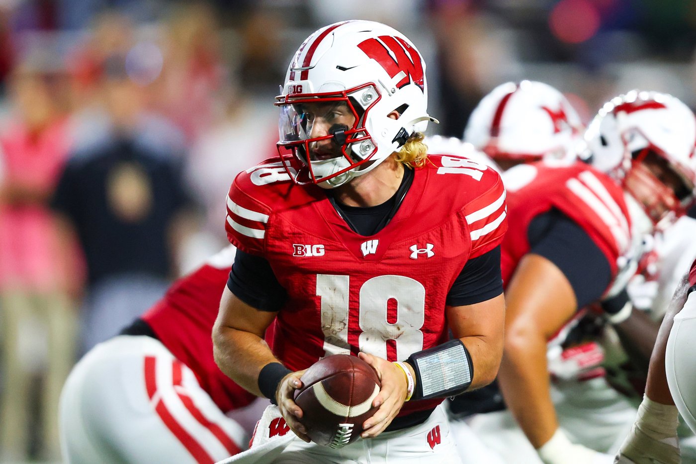 Wisconsin preparing to start O'Neil at QB in place of the injured Edwards against Middle Tennessee | iNFOnews.ca Wisconsin preparing to start O'Neil at QB in place of the injured Edwards against Middle Tennessee | iNFOnews.ca
