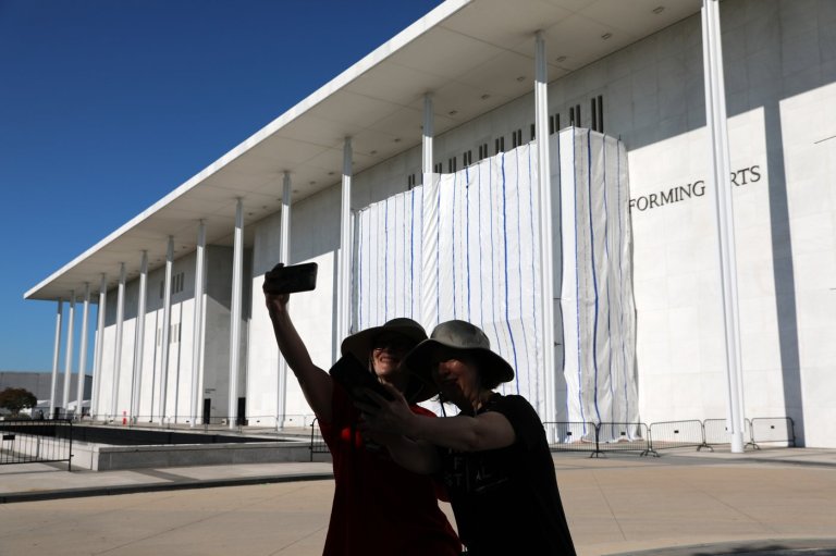 Trump's name is gone from the Kennedy Center's facade, according to a top official at the arts venue | iNFOnews.ca