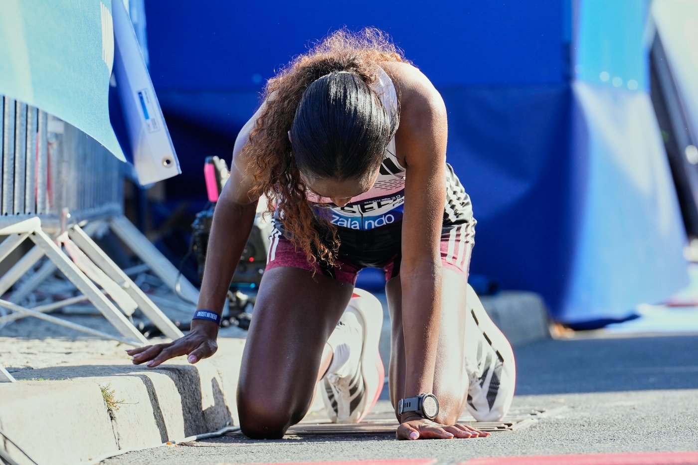 Cramps derail Tigst Assefa's world record as Guye Adola wins Berlin Marathon | iNFOnews.ca Cramps derail Tigst Assefa's world record as Guye Adola wins Berlin Marathon | iNFOnews.ca