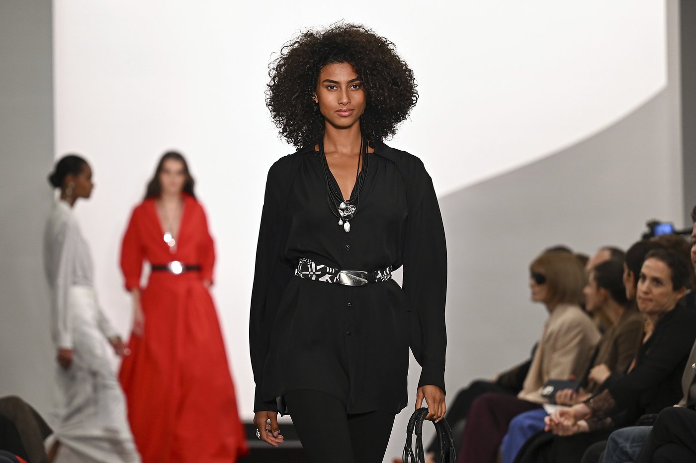 Oprah Winfrey, Usher, Nick Jonas, Mindy Kaling and others attend an intimate Ralph Lauren show | iNFOnews.ca Oprah Winfrey, Usher, Nick Jonas, Mindy Kaling and others attend an intimate Ralph Lauren show | iNFOnews.ca