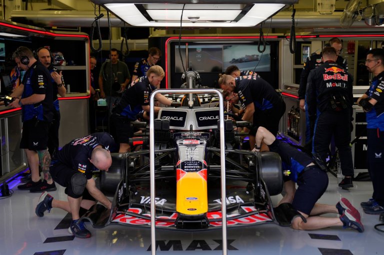 Max Verstappen calls new F1 cars 'no fun' as Leclerc leads day 2 of Bahrain test | iNFOnews.ca