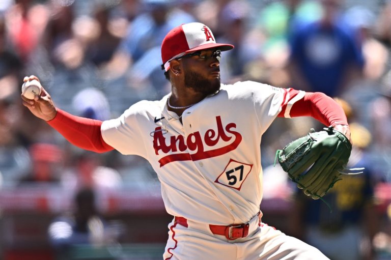 Ureña throws 3-hit ball for 6 innings, Meckler hits 2-run homer as Angels beat Brewers 3-0 | iNFOnews.ca