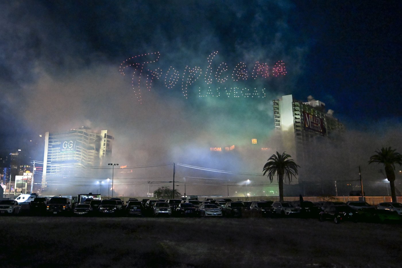 Las Vegas says goodbye to the Tropicana with a flashy casino implosion | iNFOnews.ca
