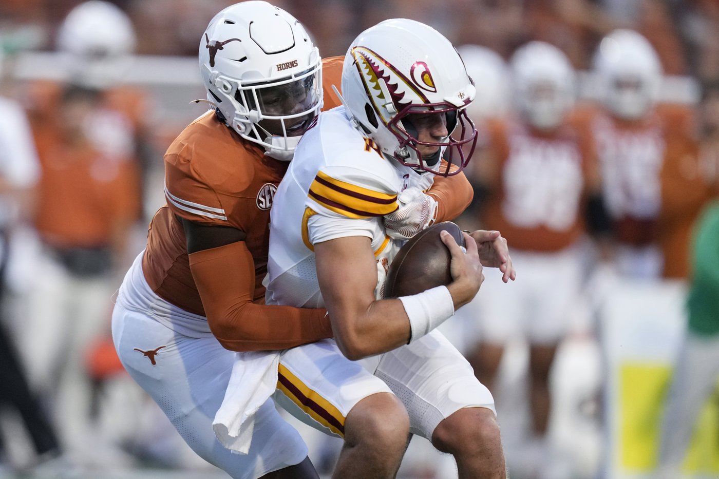 No. 1 Texas keeps rolling behind Manning and Blue and routs ULM 51-3 in last game before SEC play | iNFOnews.ca