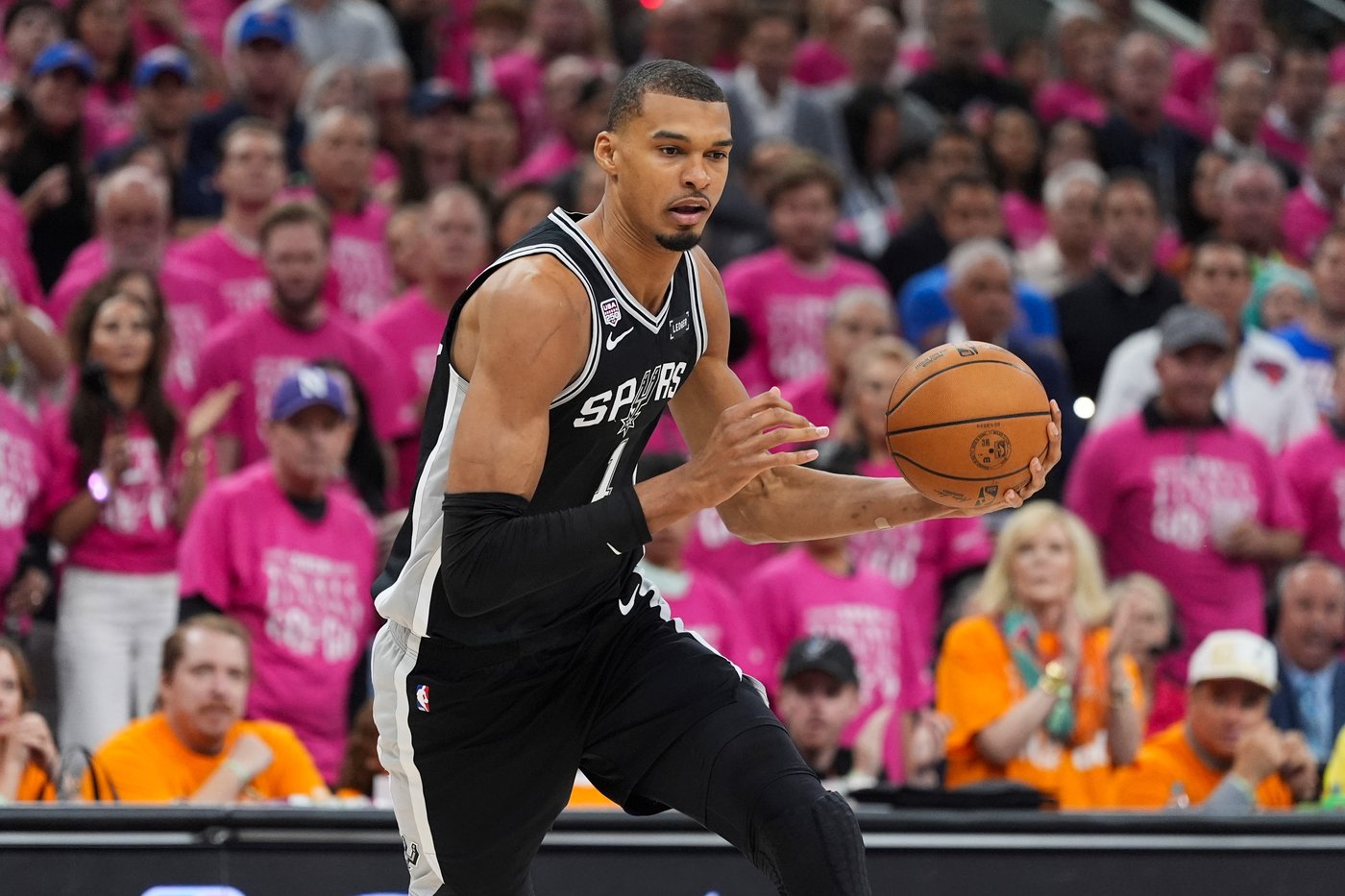 NBA bans two fans for life after one runs onto court during Game 1, attempts selfie with Wemby | iNFOnews.ca NBA bans two fans for life after one runs onto court during Game 1, attempts selfie with Wemby | iNFOnews.ca