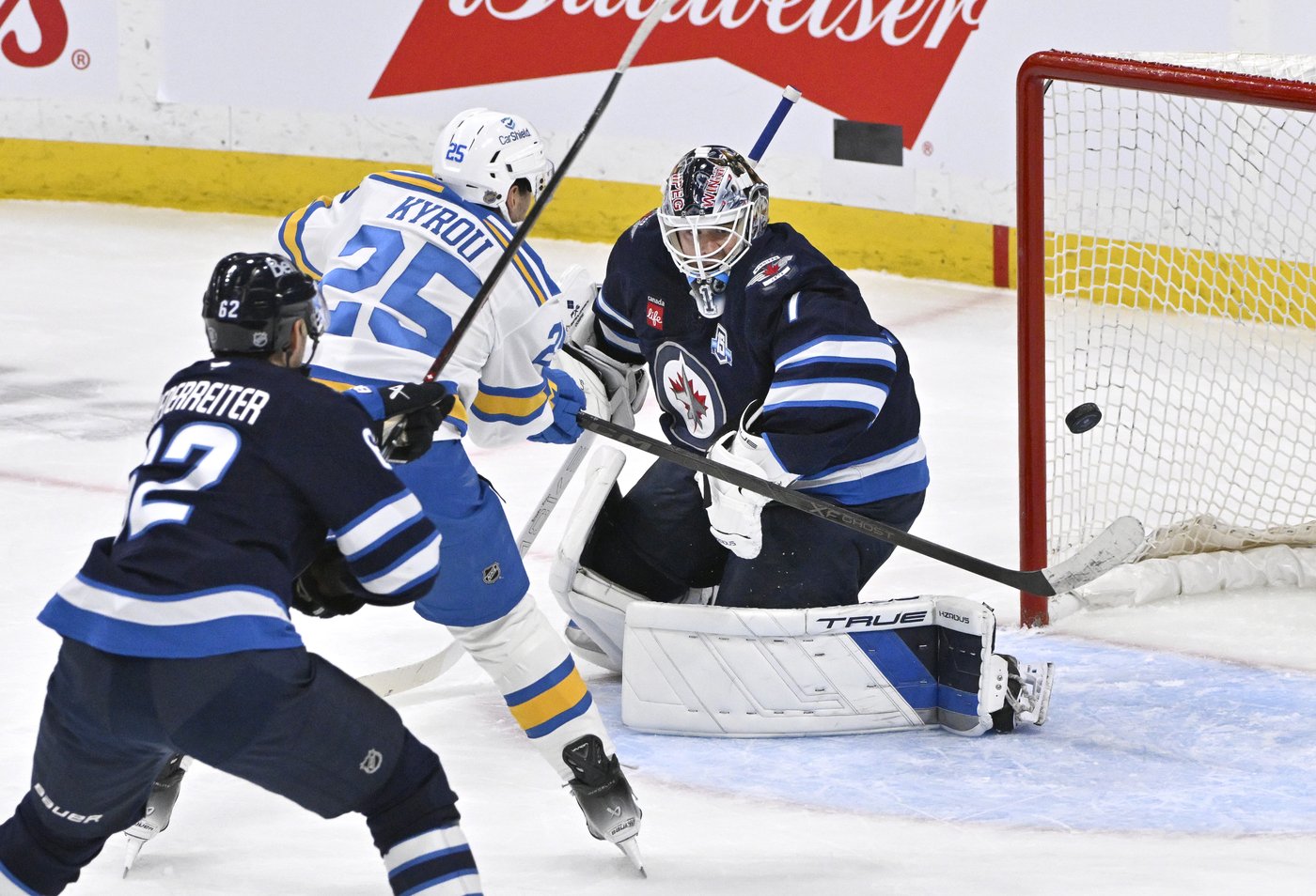 Comrie comes up big for Jets in 3-1 win over Blues | iNFOnews.ca