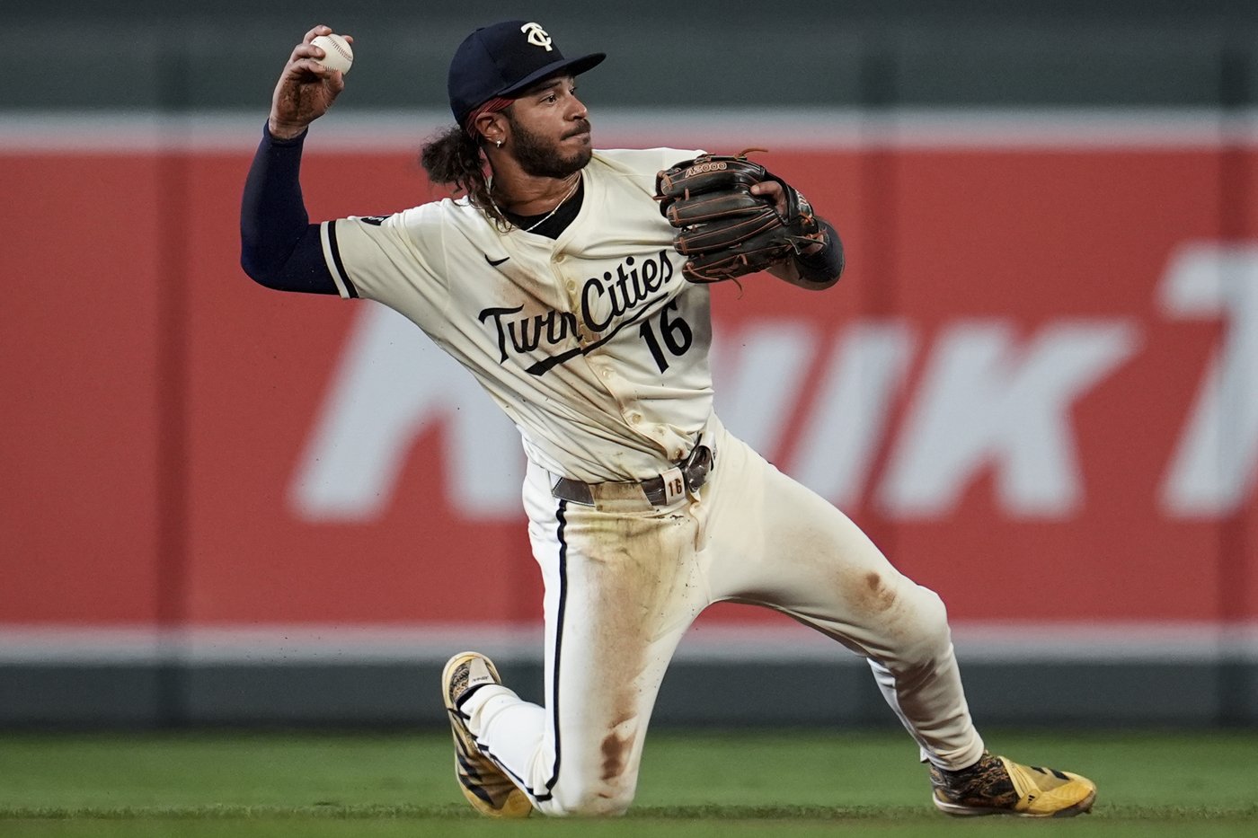 Yankees survive another bullpen meltdown, beat Twins 10-9 after nearly wasting 9-run lead | iNFOnews.ca