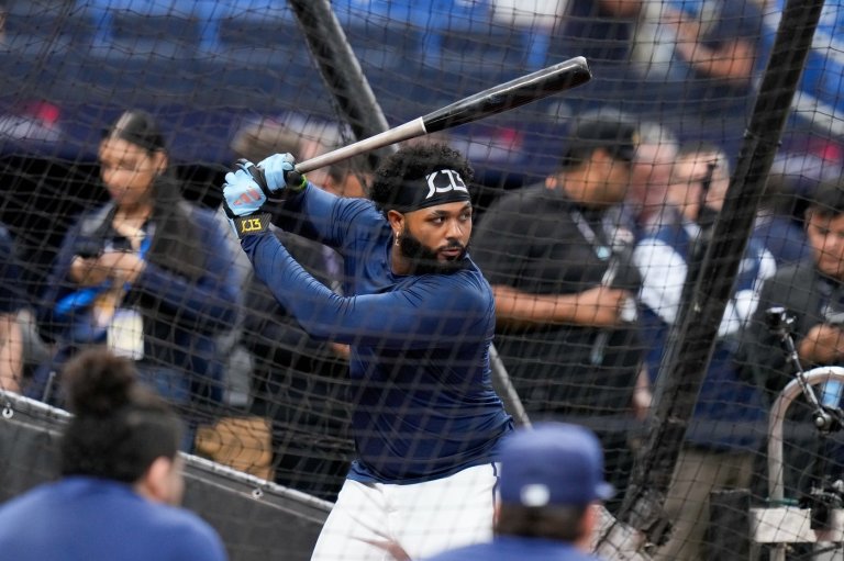Junior Caminero injures foot during Rays' rally but says he'll play in World Series Game 5 | iNFOnews.ca