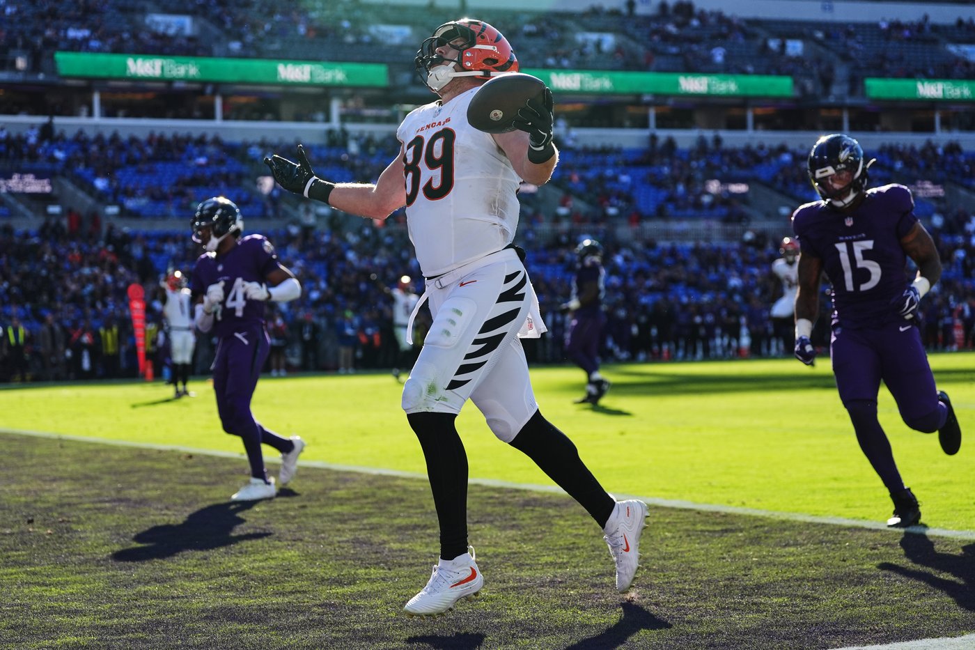 Burrow throws 4 TD passes as Bengals storm past Jackson-less Ravens in 2nd half of 35-13 win | iNFOnews.ca Burrow throws 4 TD passes as Bengals storm past Jackson-less Ravens in 2nd half of 35-13 win | iNFOnews.ca