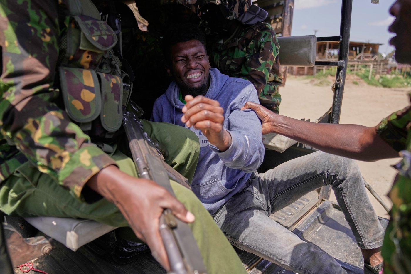 Kenya protesters clash with police over proposed Ebola center for US citizens, in photos | iNFOnews.ca