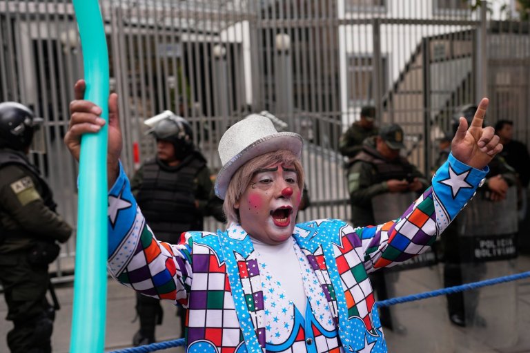 Clowns take to the streets of Bolivia to protest decree that could crush their livelihoods | iNFOnews.ca