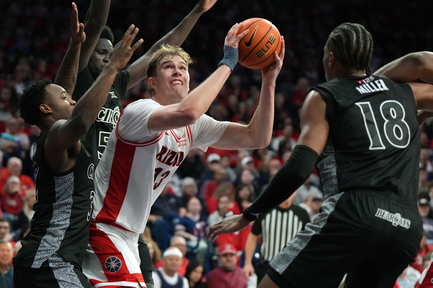 No. 1 Arizona pulls away late to top Cincinnati 77-51 and remain 1 of 3 unbeatens in country | iNFOnews.ca No. 1 Arizona pulls away late to top Cincinnati 77-51 and remain 1 of 3 unbeatens in country | iNFOnews.ca