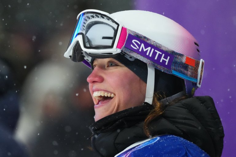 Canada's Naomi Urness wins freeski big air gold to claim Crystal Globe title | iNFOnews.ca