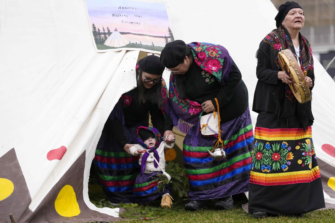 Cree baby takes first steps on Parliament Hill in historic ceremony | iNFOnews.ca