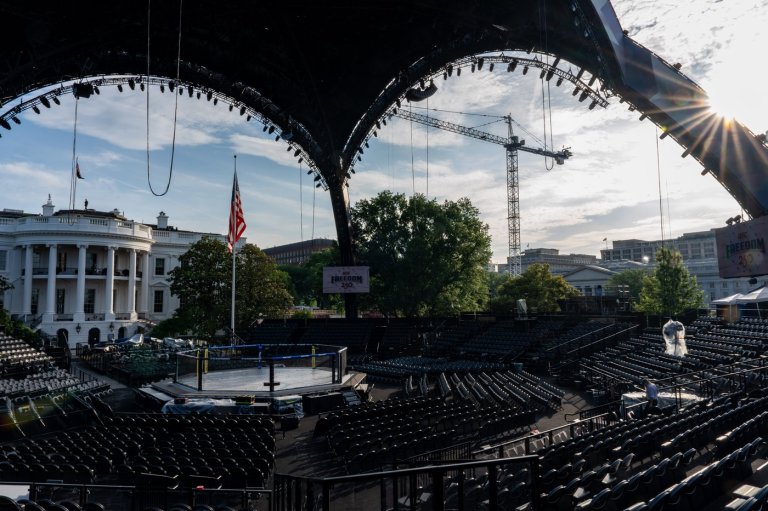Lights! Camera! Cage match! The White House lawn's Octagon is ready for Trump's 80th birthday bash | iNFOnews.ca
