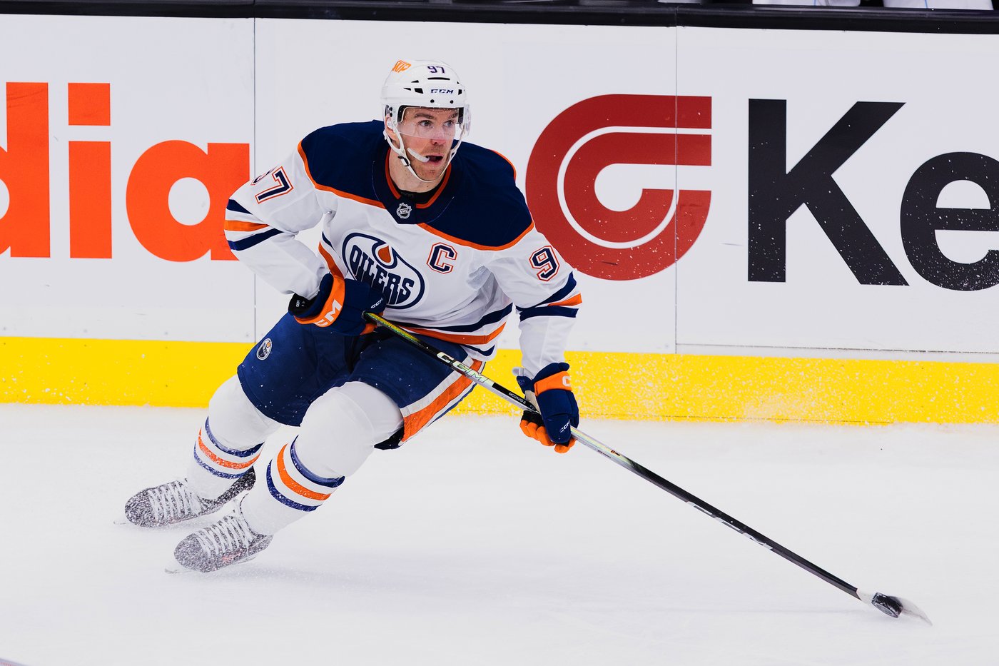 McDavid scores twice, adds three assists as Oilers drill Mammoth 6-2 | iNFOnews.ca McDavid scores twice, adds three assists as Oilers drill Mammoth 6-2 | iNFOnews.ca