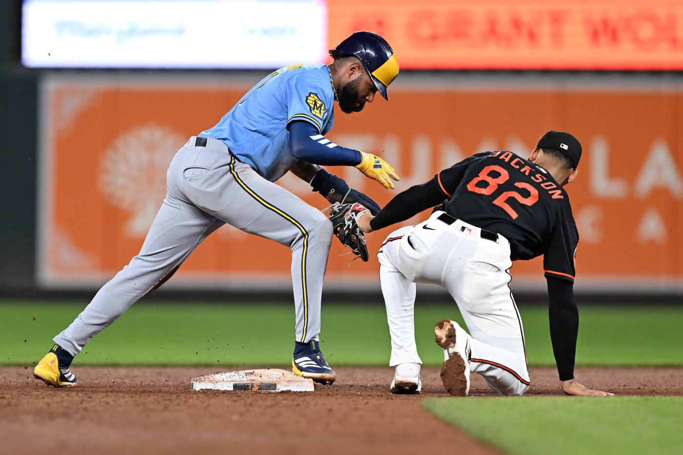Steady Brewers savor franchise-record 98th victory as playoffs loom | iNFOnews.ca
