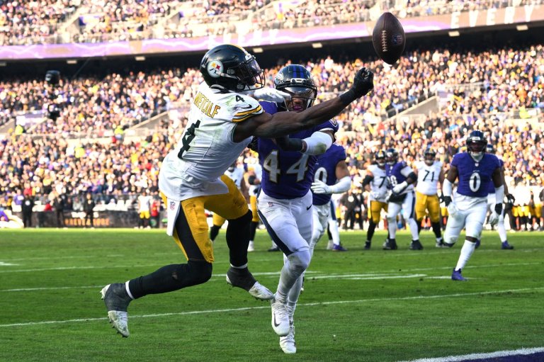 Steelers WR DK Metcalf expected to play vs. Dolphins after going to the hospital for abdominal issue | iNFOnews.ca