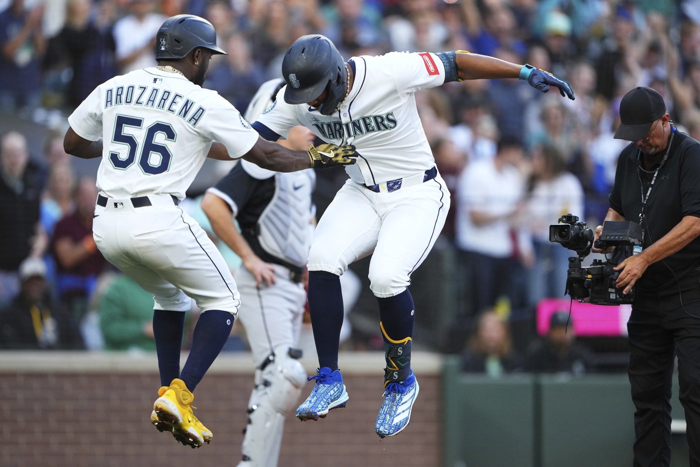 Rodríguez and Naylor go deep early, Mariners hold off White Sox 8-6 | iNFOnews.ca
