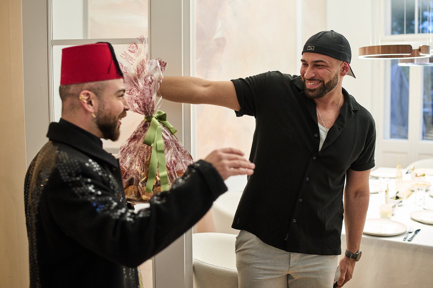 Gay Muslim influencer hosts Ramadan dinner promoting acceptance, in photos | iNFOnews.ca