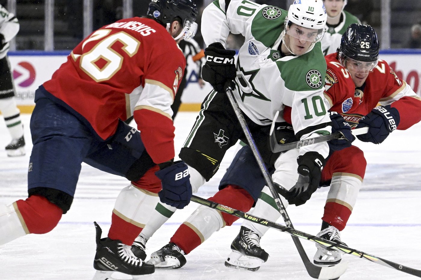 Florida Panthers top Dallas Stars 4-2 and sweep 2-game series in Finland | iNFOnews.ca