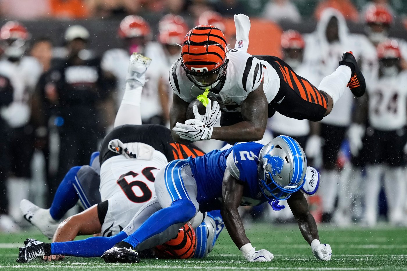 Lions tight end Sam LaPorta hurts hip, cornerback Ennis Rakestraw injures lower leg | iNFOnews.ca