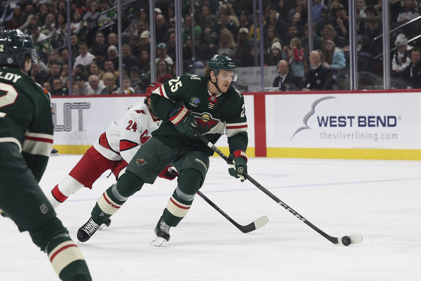 Gustavsson makes 38 saves and Wild hang on to earn 2-1 win over Hurricanes | iNFOnews.ca
